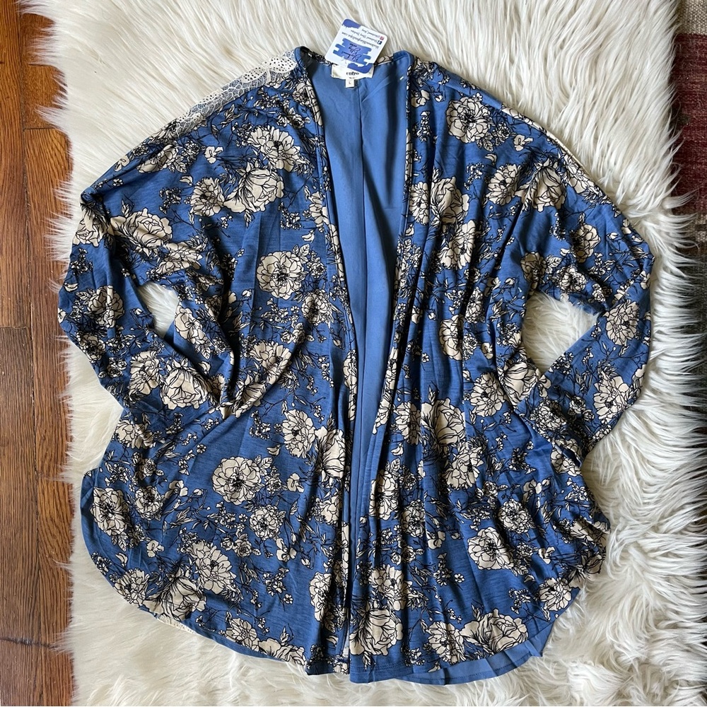 New with tags! Entro floral and lace cardigan size Large